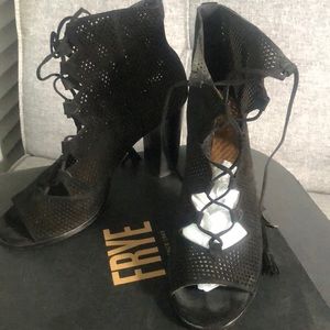 Frye Gabby ghille lace up bootie size 9